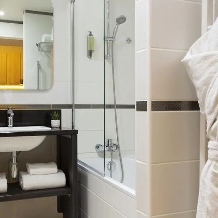 시타디네스 투어 에펠 아파트호텔 4*