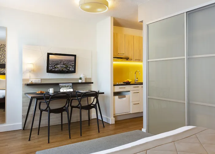 Aparthotel Citadines Tour Eiffel 4*